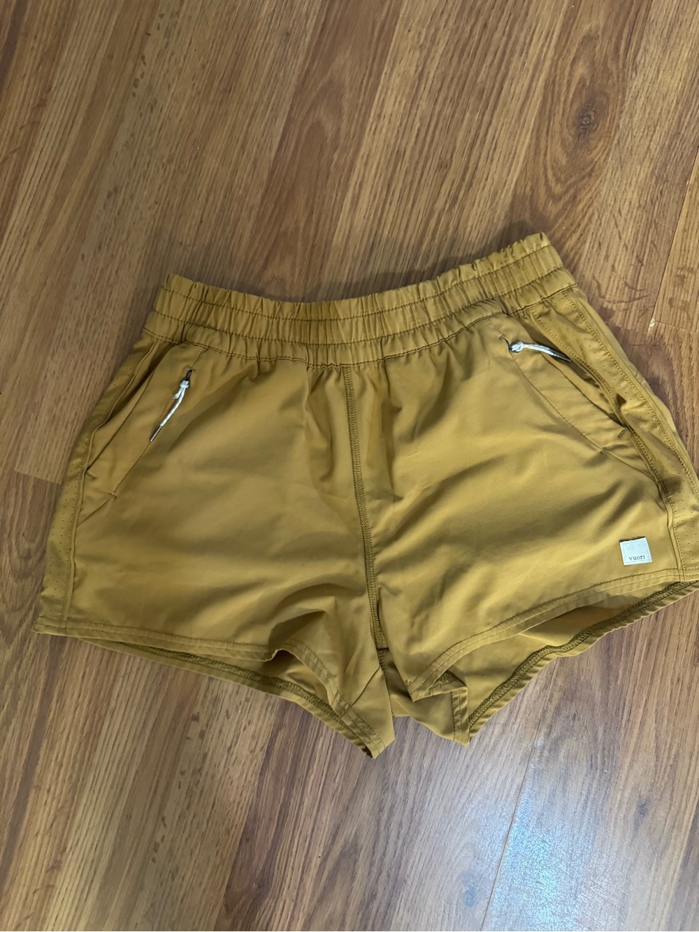 Vuori Dash Performance Shorts – Women’s Medium